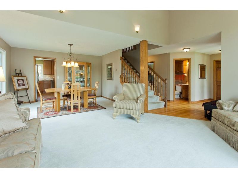 13525 Knox Dr, Burnsville, MN 55337