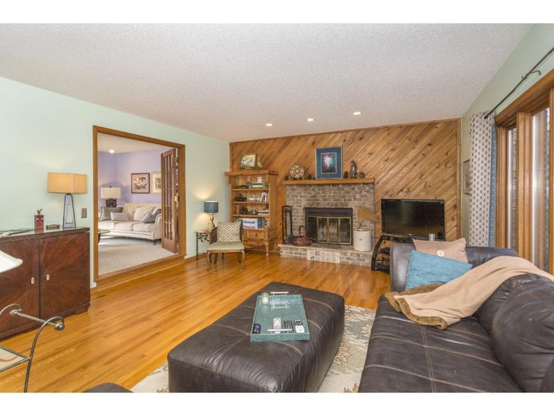 363 Demont Ave, Little Canada, MN 55117