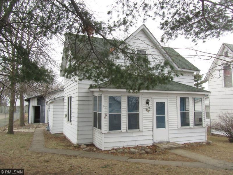 725 NE 9th St, Little Falls, MN 56345