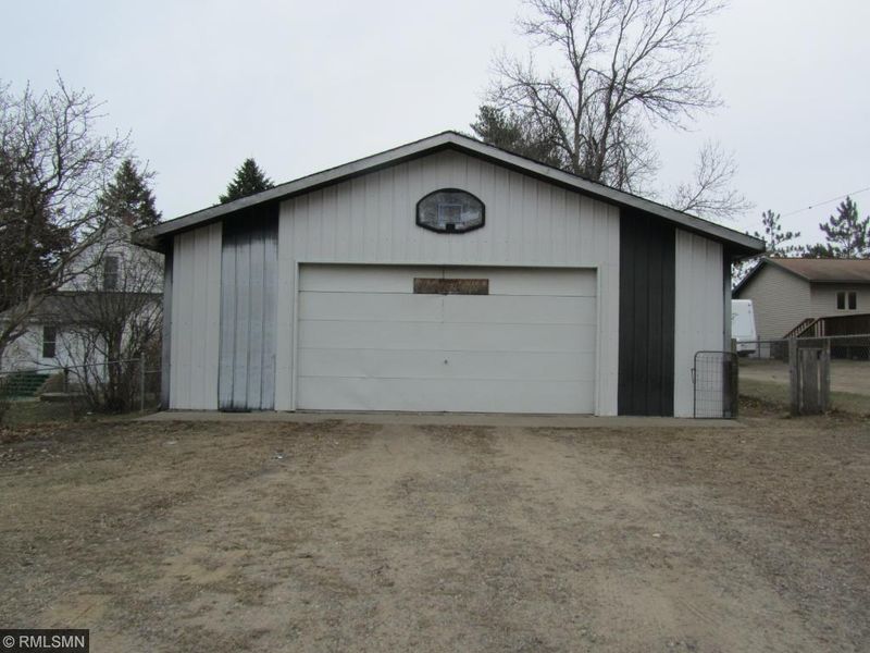 725 NE 9th St, Little Falls, MN 56345