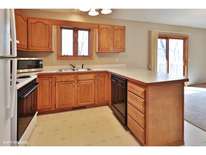 27 300th Trl NW, Isanti, MN 55040