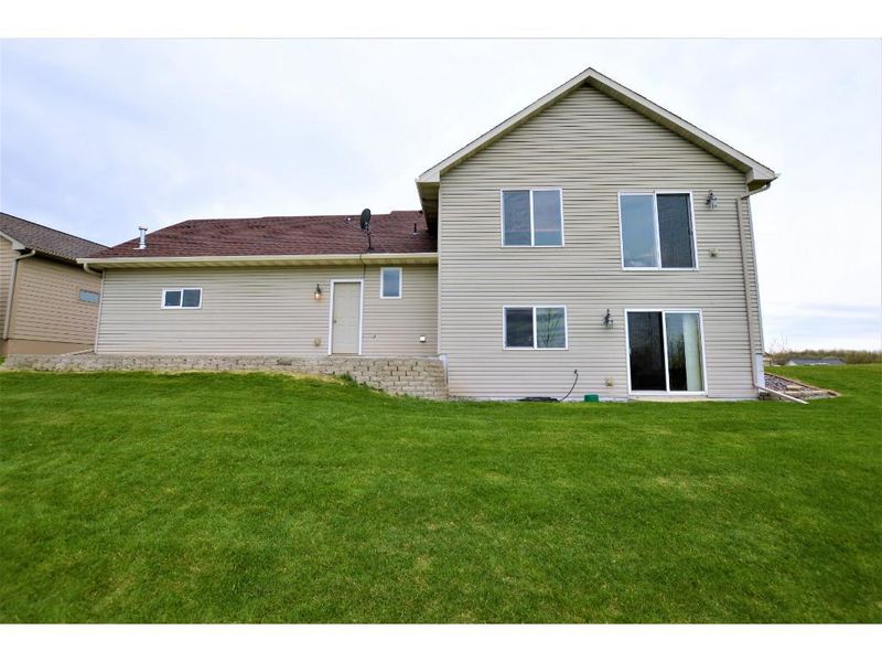 1213 Prairie Ridge Ln, Lester Prairie, MN 55354