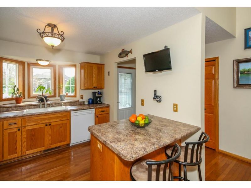 9406 Hale Ave S, Cottage Grove, MN 55016