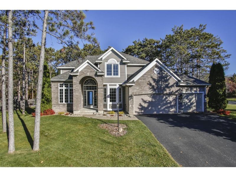 8284 Emerald Ln, Woodbury, MN 55125