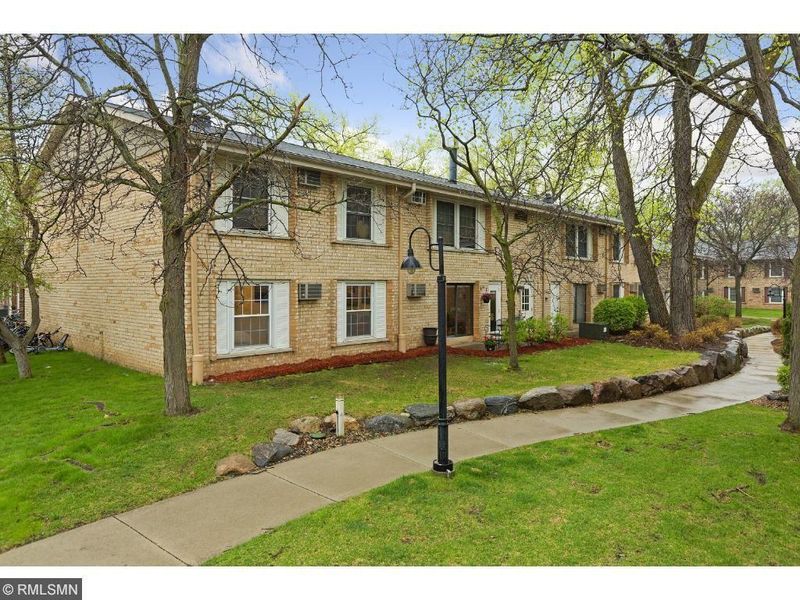 4624 Cedar Lake Rd S #2, Saint Louis Park, MN 55416