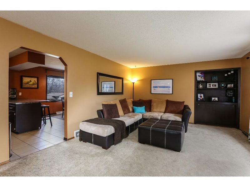 20885 Isle Ave, Lakeville, MN 55044