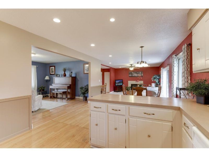 8717 Isle Ave S, Cottage Grove, MN 55016