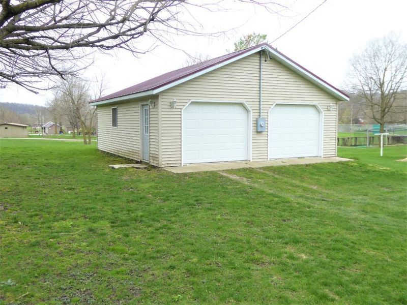 309 Pine Ave E, Plum City, WI 54761
