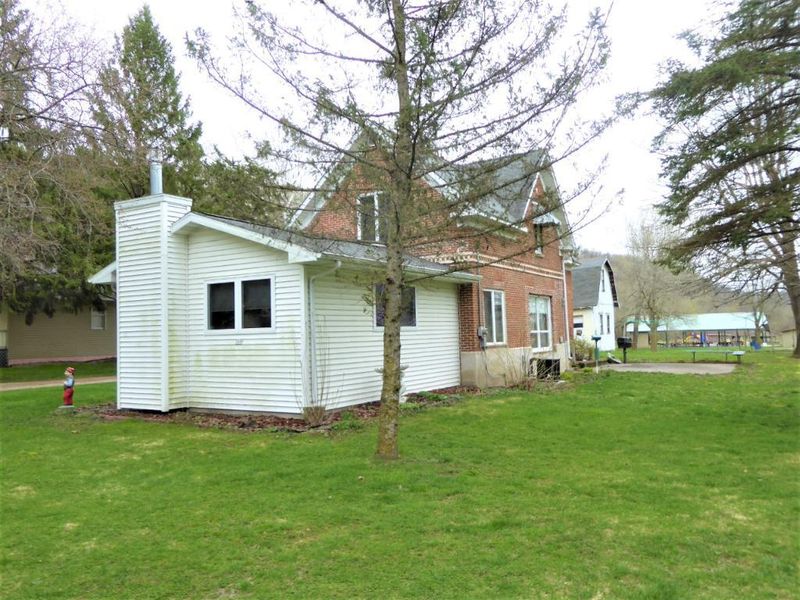 309 Pine Ave E, Plum City, WI 54761