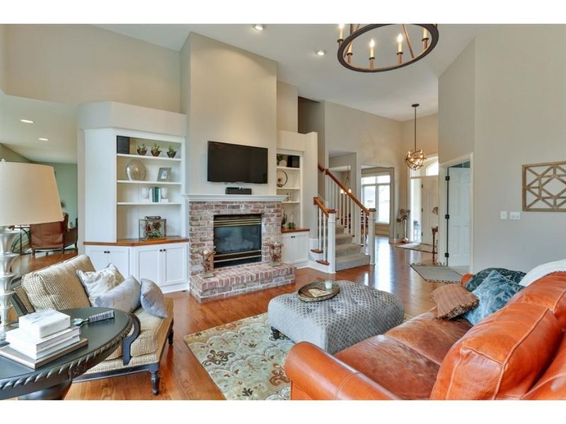 250 Wyndham Cir W, New Brighton, MN 55112