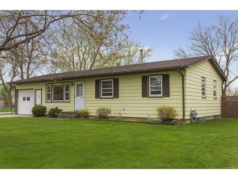 1528 Pine St, Hastings, MN 55033