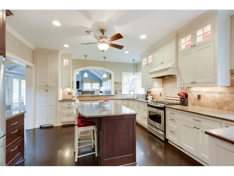 4005 Grimes Ave S, Edina, MN 55416
