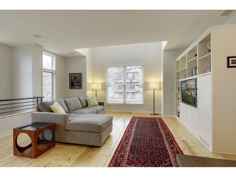 3533 Hennepin Ave, Minneapolis, MN 55408