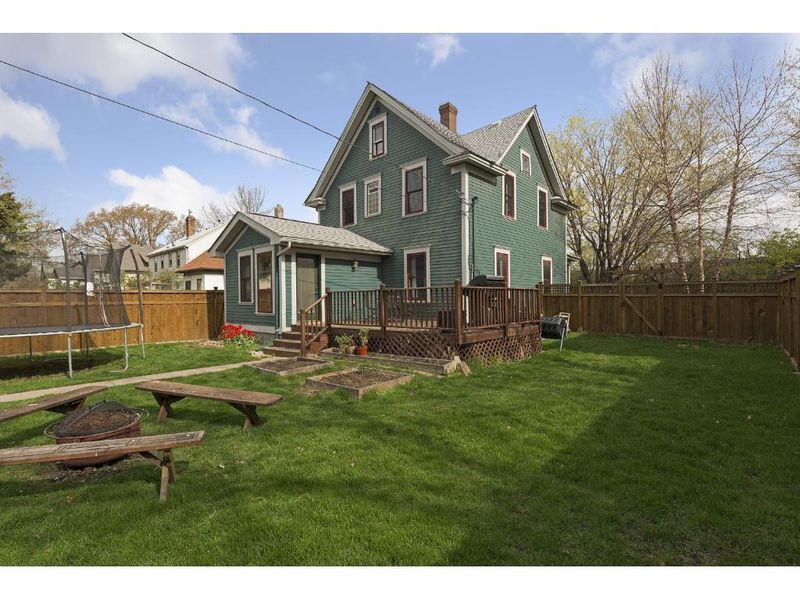2142 Saint Anthony Ave, Saint Paul, MN 55104