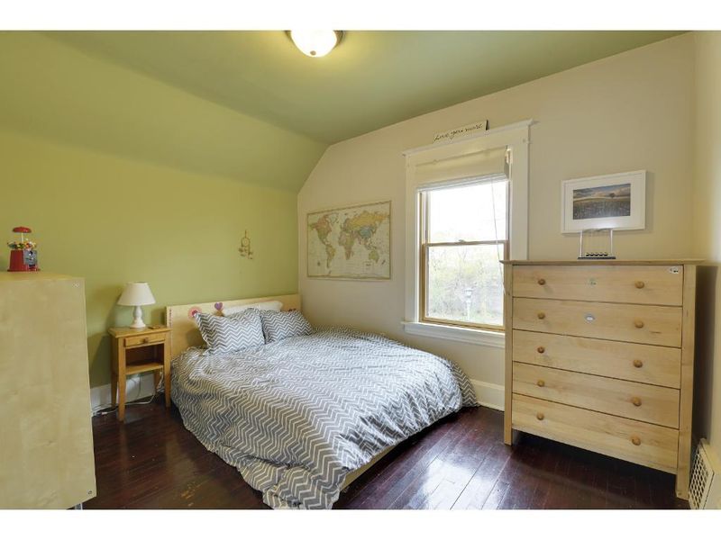 2142 Saint Anthony Ave, Saint Paul, MN 55104