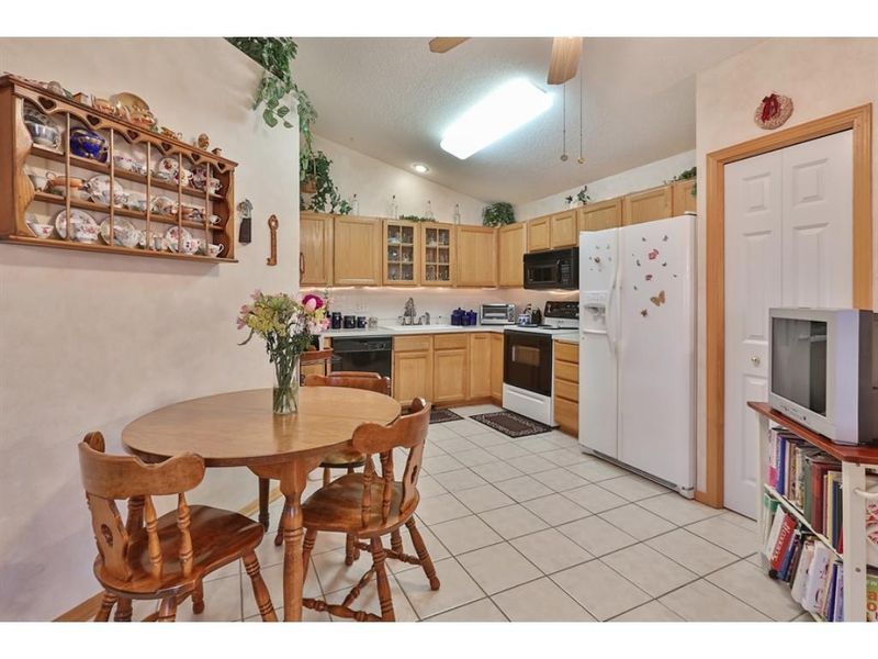 9762 Yucca Ln N, Maple Grove, MN 55369