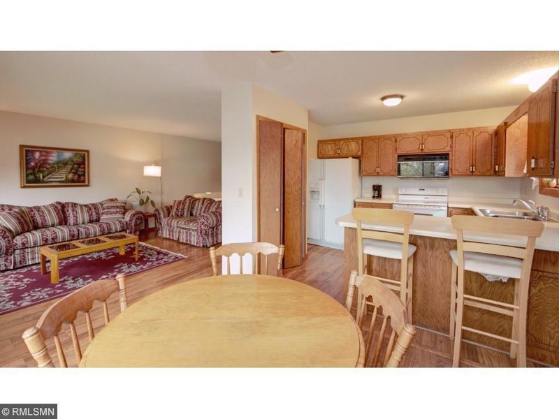 1217 Dennis St N, Maplewood, MN 55119