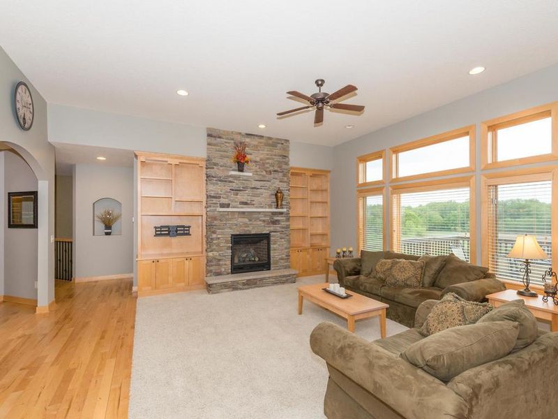 8920 Canter Ln, Lakeville, MN 55044