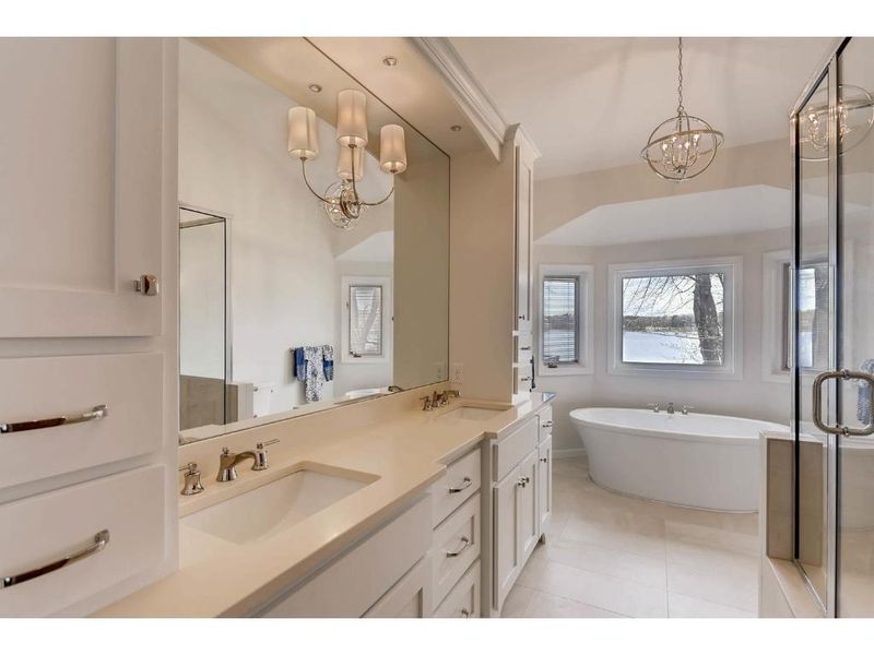 1010 Old Long Lake Rd, Wayzata, MN 55391