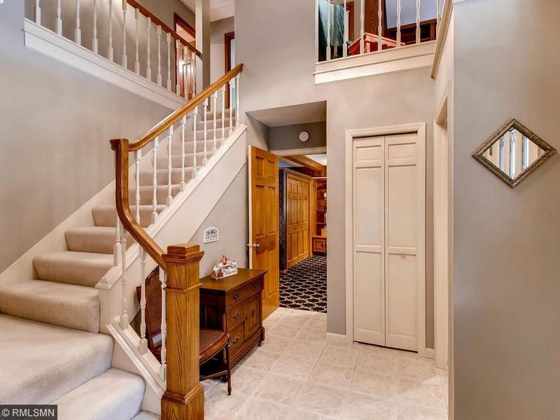 1384 Tamberwood Trl, Woodbury, MN 55125