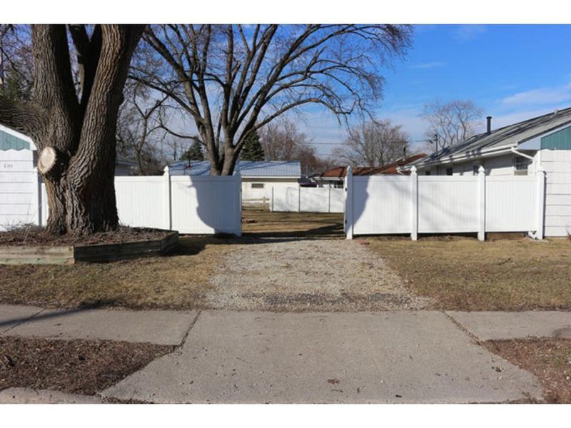 8144 4th Ave S, Bloomington, MN 55420
