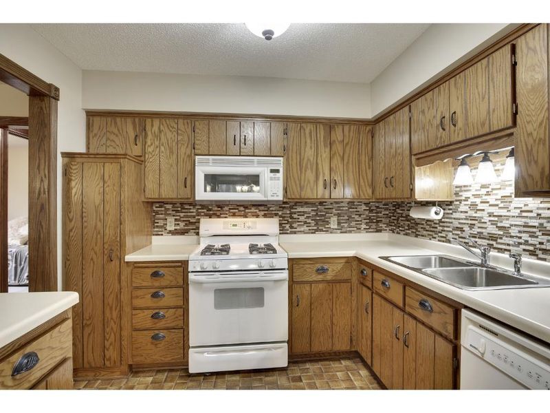 855 Martha Lake Ct, Shoreview, MN 55126
