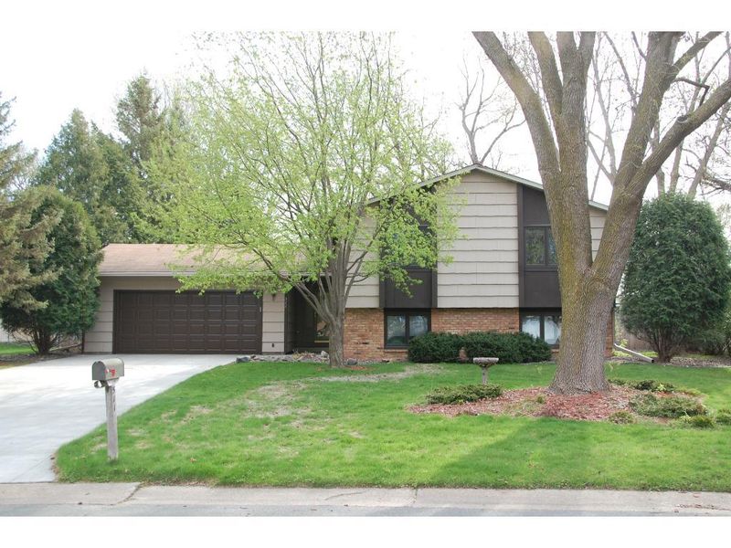 511 9th Ave SW, New Brighton, MN 55112
