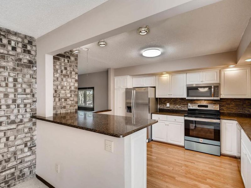 1807 Yorkshire Ave S, Minnetonka, MN 55305