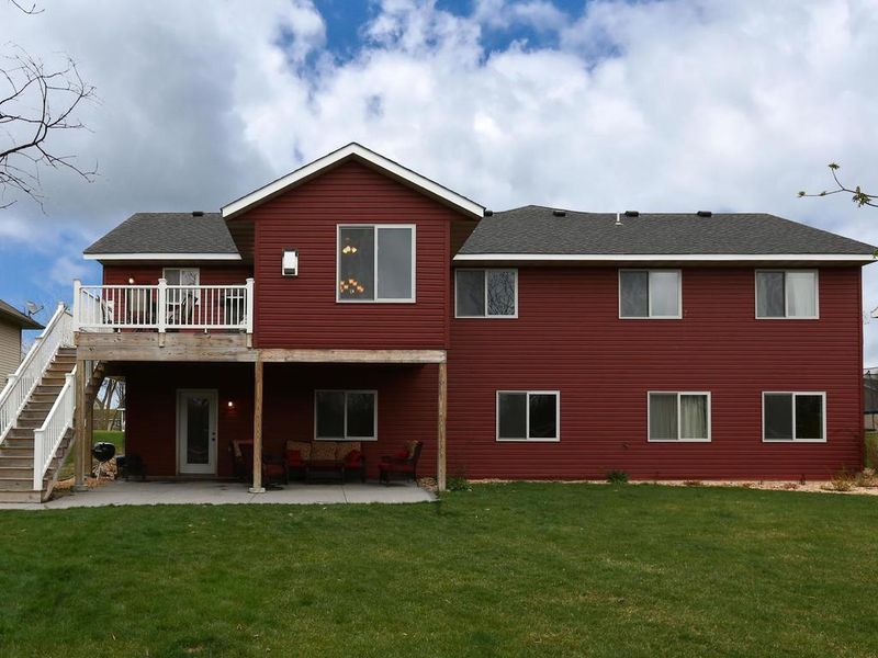 98 Mallard Pass Trl, Howard Lake, MN 55349