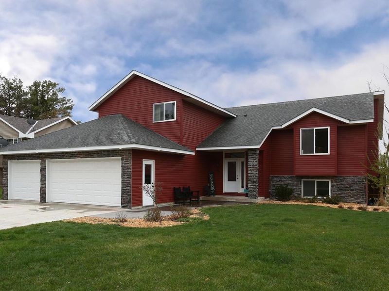 98 Mallard Pass Trl, Howard Lake, MN 55349