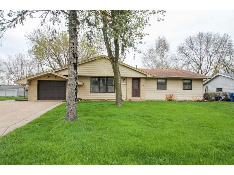 10341 Xavis St NW, Coon Rapids, MN 55433