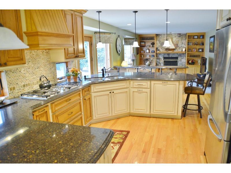 6243 Heathbrook Dr, Eden Prairie, MN 55346