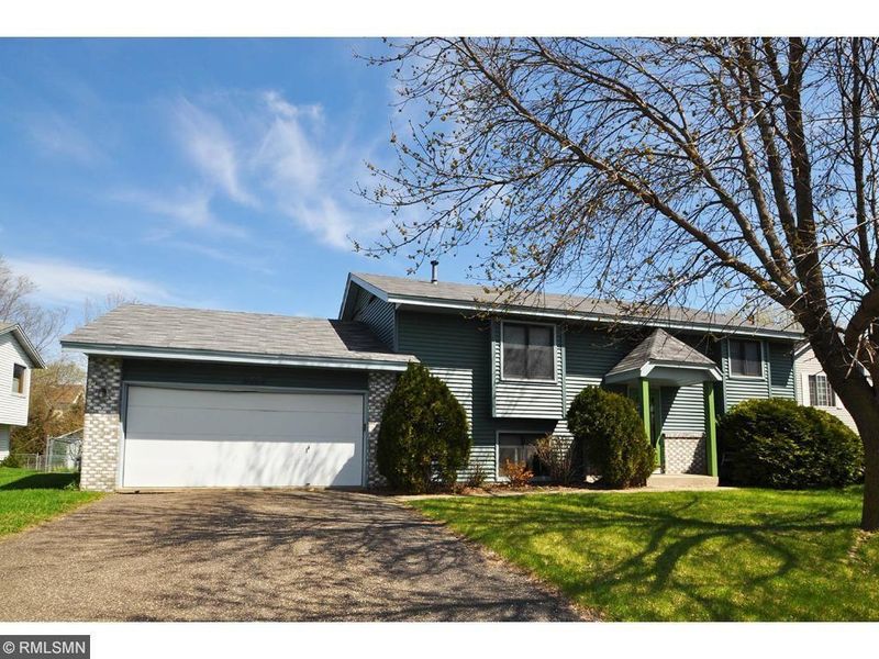 17353 Faraday Ln, Farmington, MN 55024
