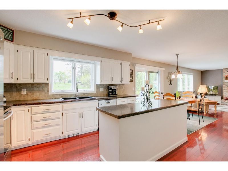 7615 Eileen St, Eden Prairie, MN 55346