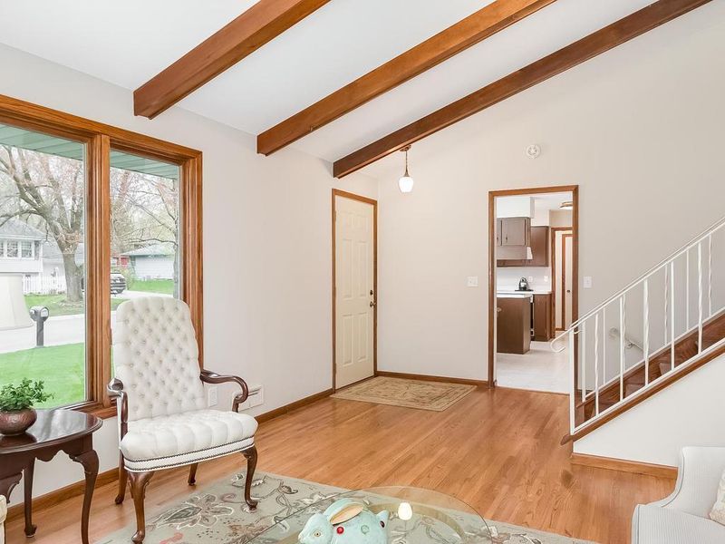 712 E 132nd St, Burnsville, MN 55337
