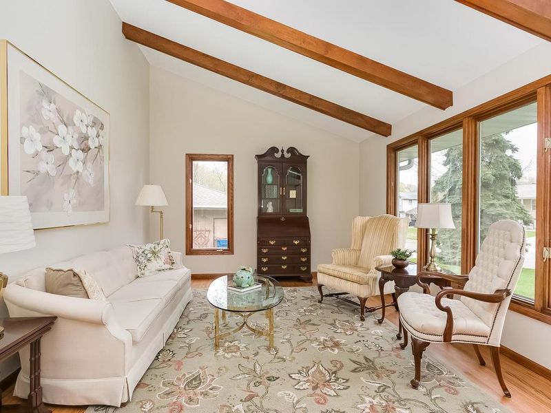 712 E 132nd St, Burnsville, MN 55337