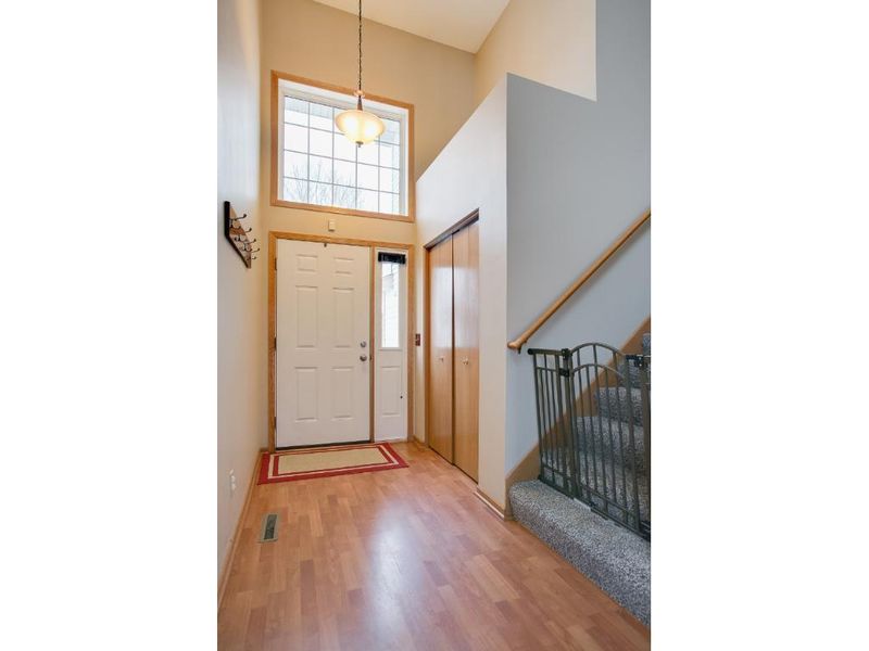 8351 Savanna Oaks Ln, Woodbury, MN 55125