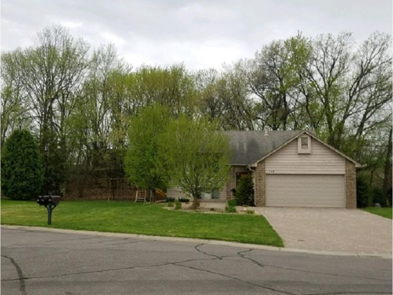 748 Mill Run Cir, Eagan, MN 55123