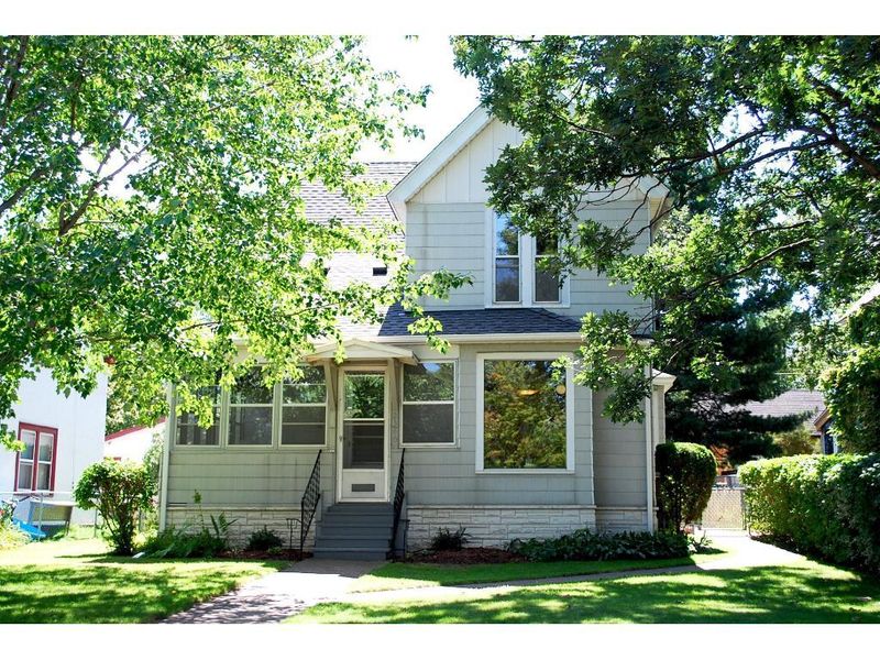2340 Bayless Pl, Saint Paul, MN 55114