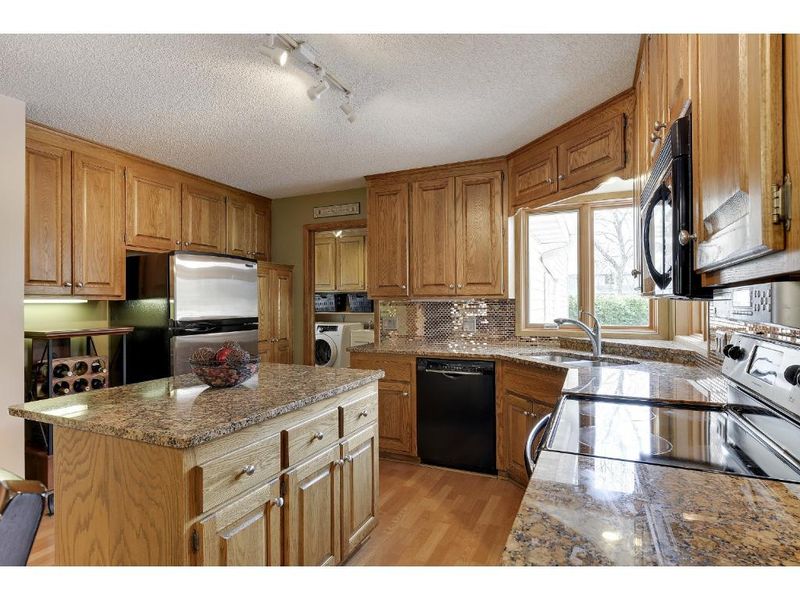 2405 Comstock Ln N, Plymouth, MN 55447