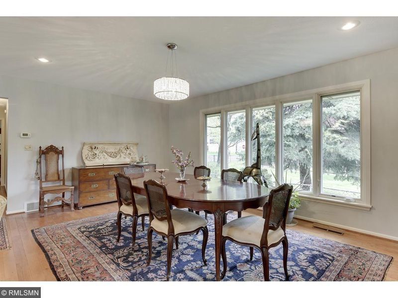 315 Maiden Ln, Saint Paul, MN 55102