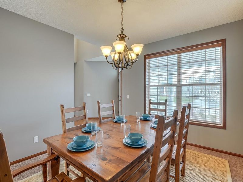 1490 Pembroke Ps, Chanhassen, MN 55317