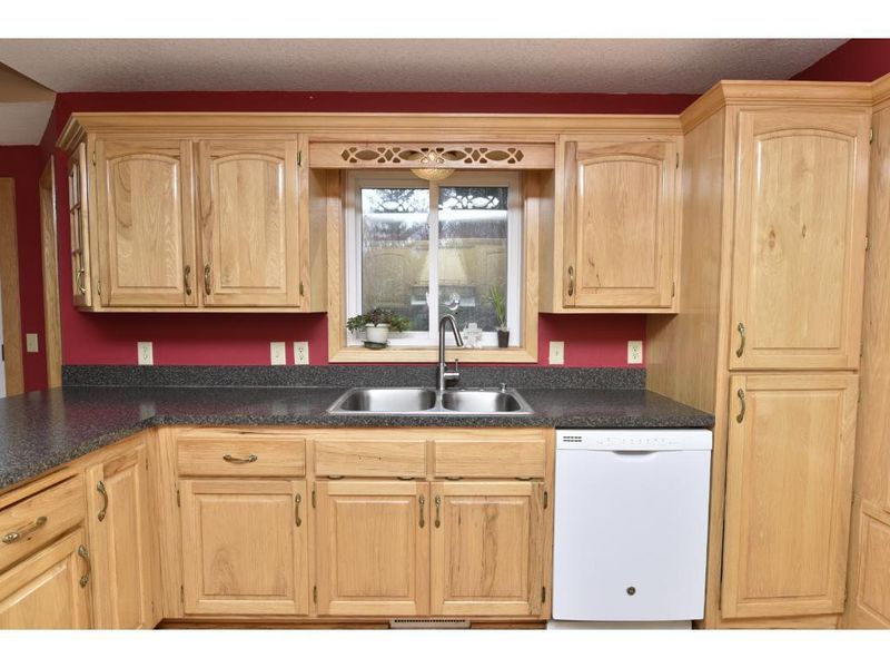 2917 320th Ave NW, Cambridge, MN 55008