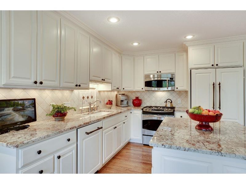5310 W 70th St, Edina, MN 55439