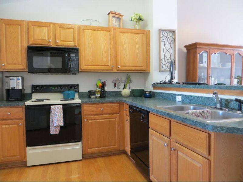 2154 Cool Stream Cir #1703, Eagan, MN 55122