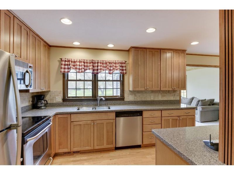 18635 33rd Pl N, Plymouth, MN 55447
