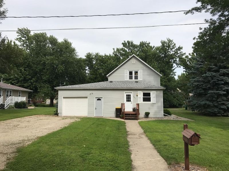 251 6th Ave NW, Wells, MN 56097