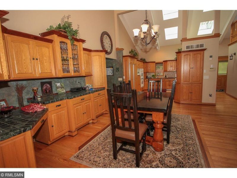 6025 Riviera Ln, Excelsior, MN 55331