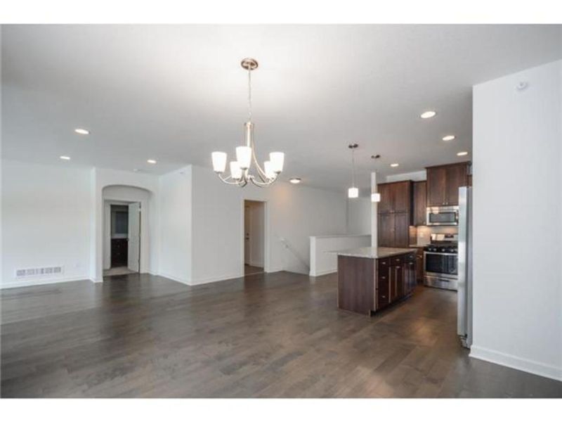 643 Cope, Roseville, MN 55113