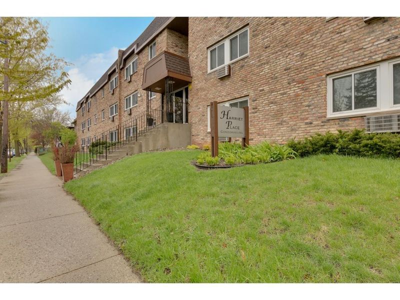 2616 Harriet Ave #302, Minneapolis, MN 55408